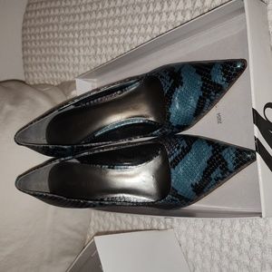 Nine West Fredao Blue Snake print pointed toe pumps